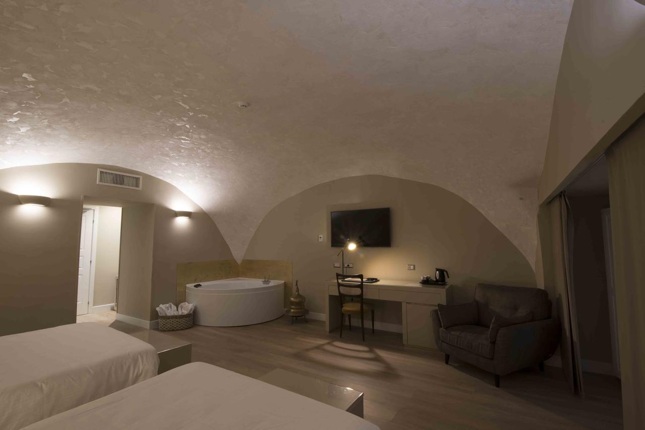 Caruso Place Boutique&Wellness Suites Naples Extérieur photo