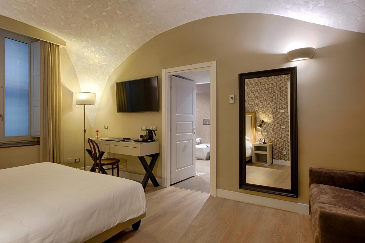 Caruso Place Boutique&Wellness Suites Naples Extérieur photo